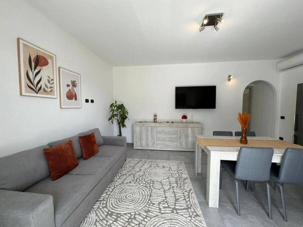 Moderno E Confortevole Appartamento, Wi-Fi E Parcheggio Gratuito Sanluri Exterior foto